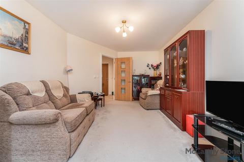 1 bedroom apartment for sale, Roslyn Court, Lisle Lane, Ely, Cambridgeshire, CB7 4FA