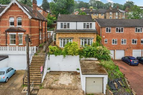 Croydon Road, Caterham, CR3