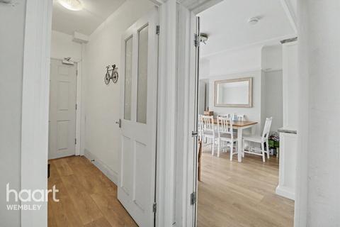 Balnacraig Avenue, London