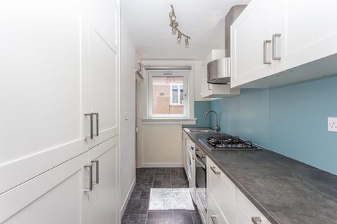 3 bedroom flat for sale, 70 Northfield Farm Avenue, Edinburgh EH8 7QN
