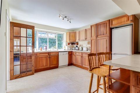 5 bedroom detached house for sale, 6 The Lawns, Milford GU8