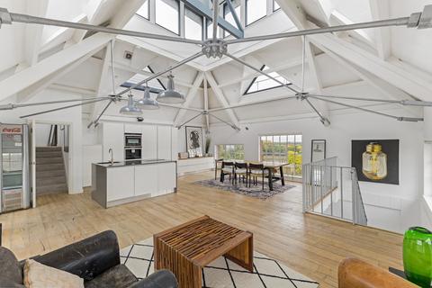 2 bedroom flat for sale, Church Street, London, W4