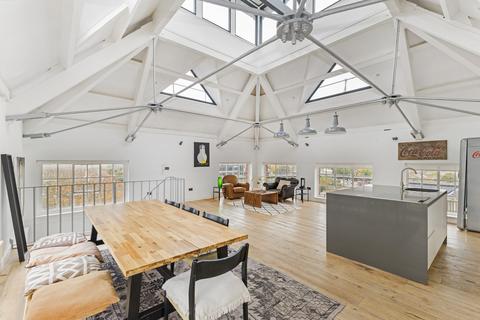 2 bedroom flat for sale, Church Street, London, W4