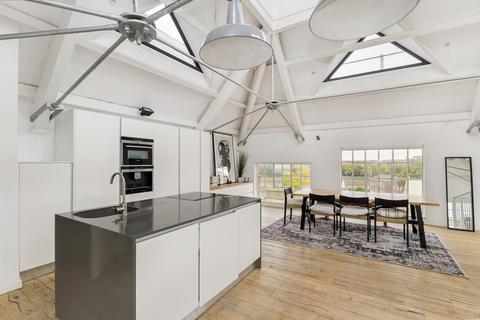 2 bedroom flat for sale, Church Street, London, W4