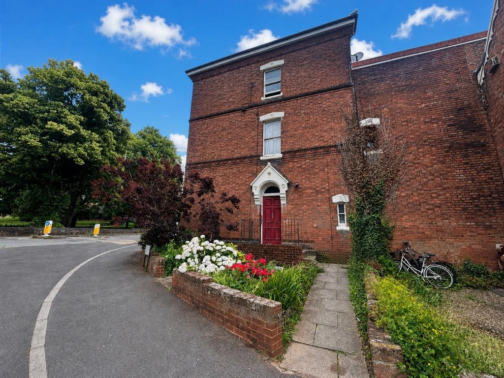 2 bedroom maisonette to rent