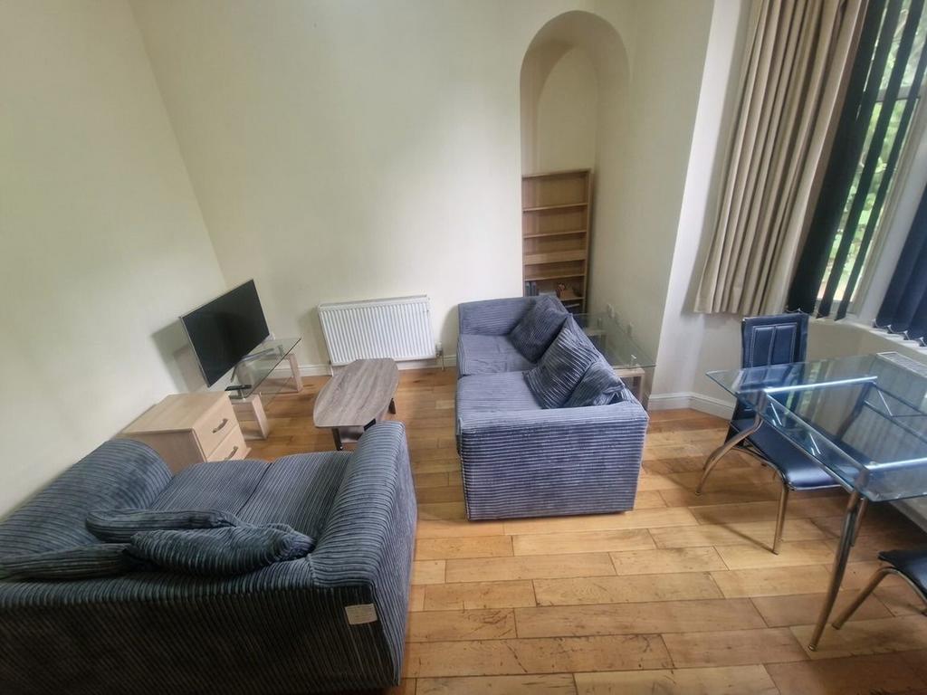 Apartment in Leicester, Highfields - View 3