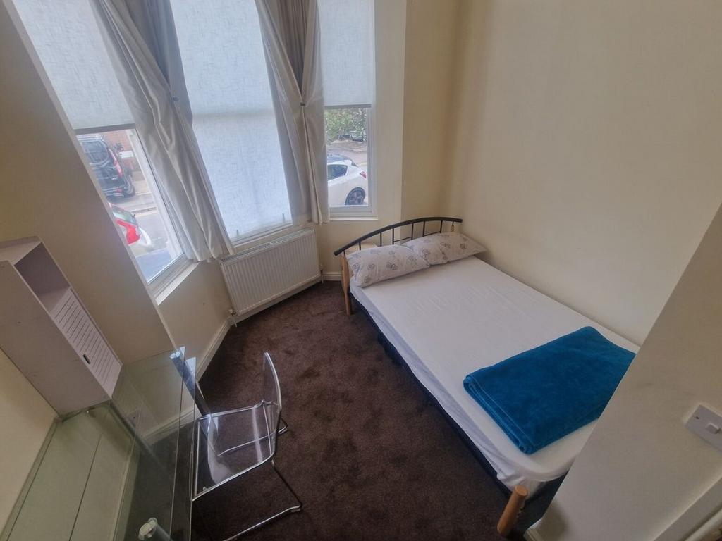 Apartment in Leicester, Highfields - View 5