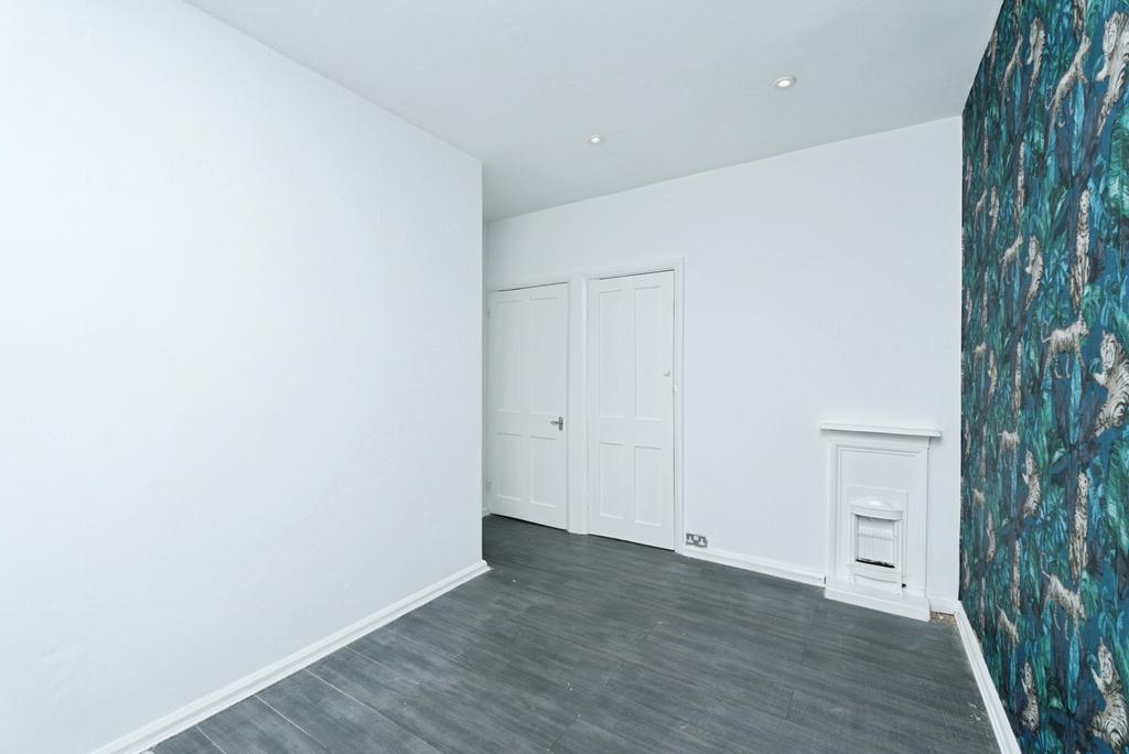 Bedroom, fireplace