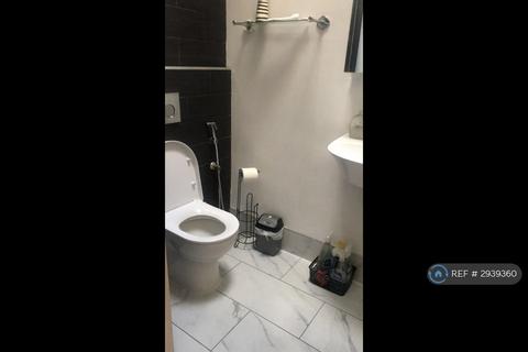 1 bedroom in a house share to rent, Fernside Avenue, London, NW7