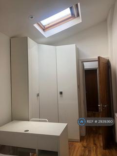 1 bedroom in a house share to rent, Fernside Avenue, London, NW7