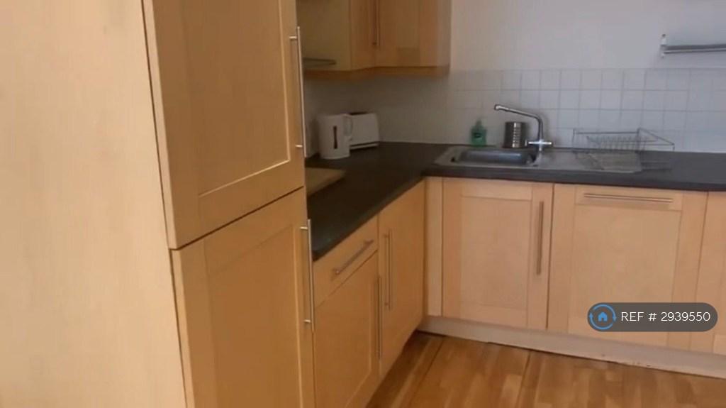 Apartment in Manchester, City Centre - View 3