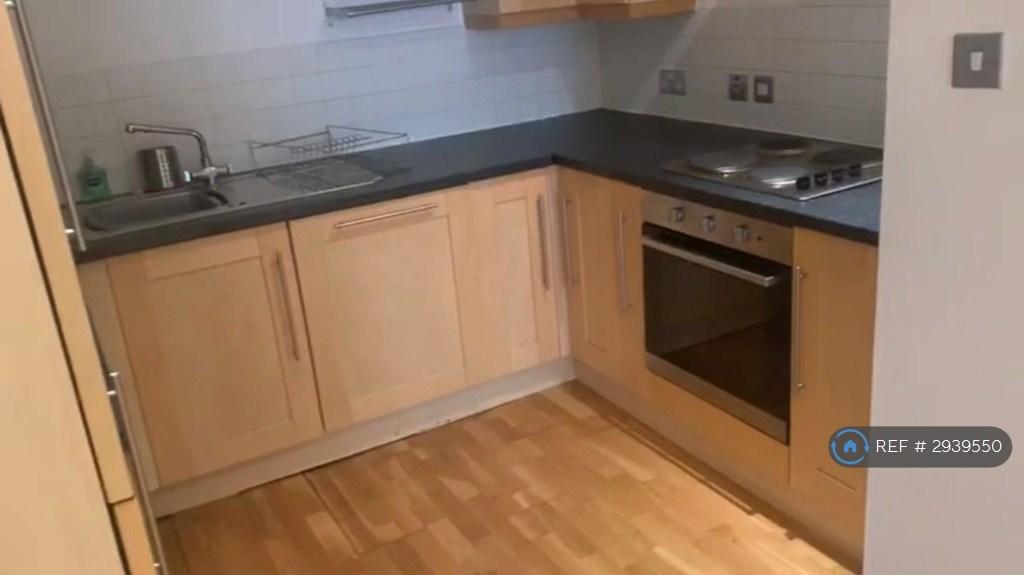 Apartment in Manchester, City Centre - View 4