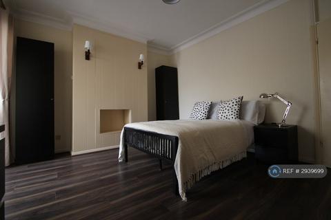 1 bedroom in a house share to rent, Cleveland Drive, Westcliff-On-Sea, SS0