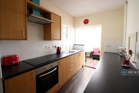 1 bedroom in a house share to rent, Cleveland Drive, Westcliff-On-Sea, SS0