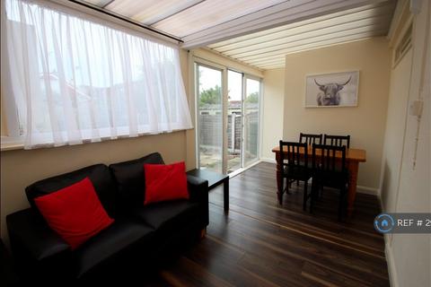 1 bedroom in a house share to rent, Cleveland Drive, Westcliff-On-Sea, SS0