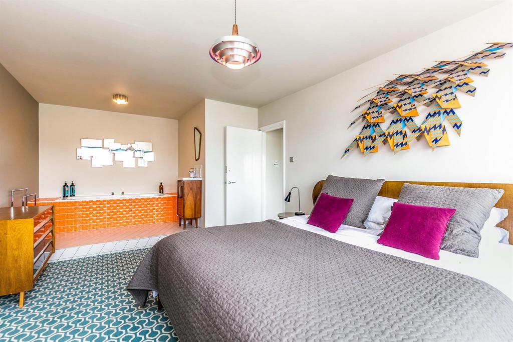 Apartment in BRIGHTON - More