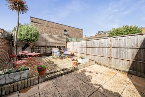 2 bedroom terraced house for sale, Lynton Road, London