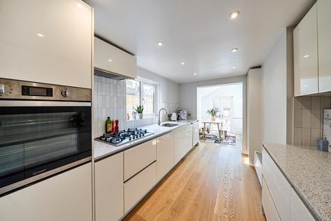 2 bedroom terraced house for sale, Lynton Road, London