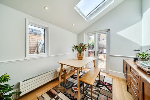 2 bedroom terraced house for sale, Lynton Road, London