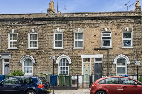 2 bedroom terraced house for sale, Lynton Road, London