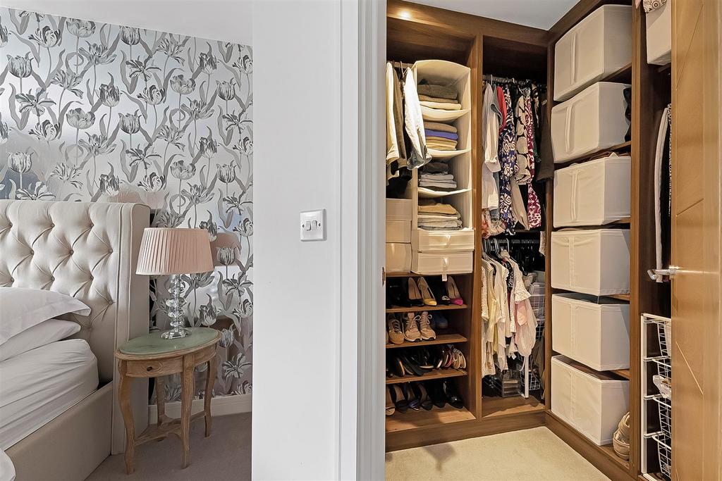 Walk-in wardrobe