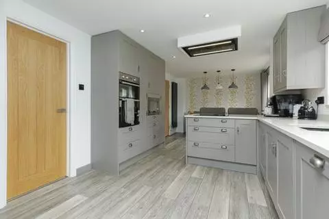 4 bedroom detached house for sale - Widok 2