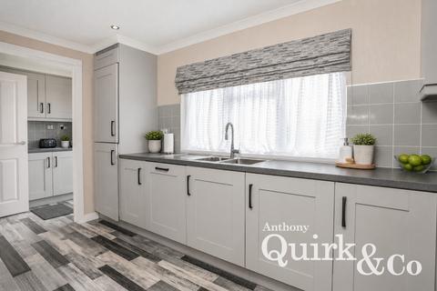 2 bedroom park home for sale, Beach Walk Road, Canvey Island, SS8