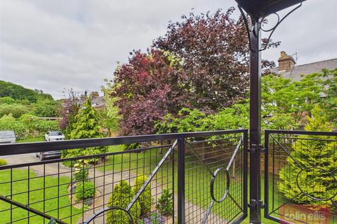 2 bedroom flat for sale, Strawberry Court, Scarborough