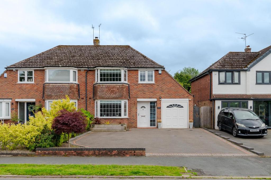 Carlton Avenue, Stourbridge 3 bed semi-detached house for sale - £380,000