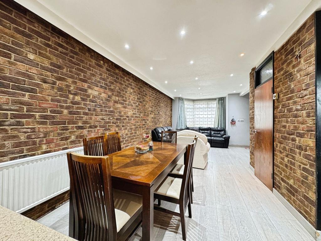 Lounge/dining area