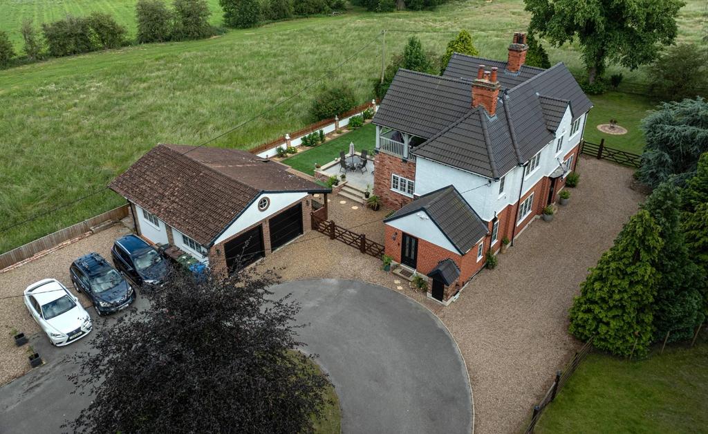 Detached house exterior, driveway