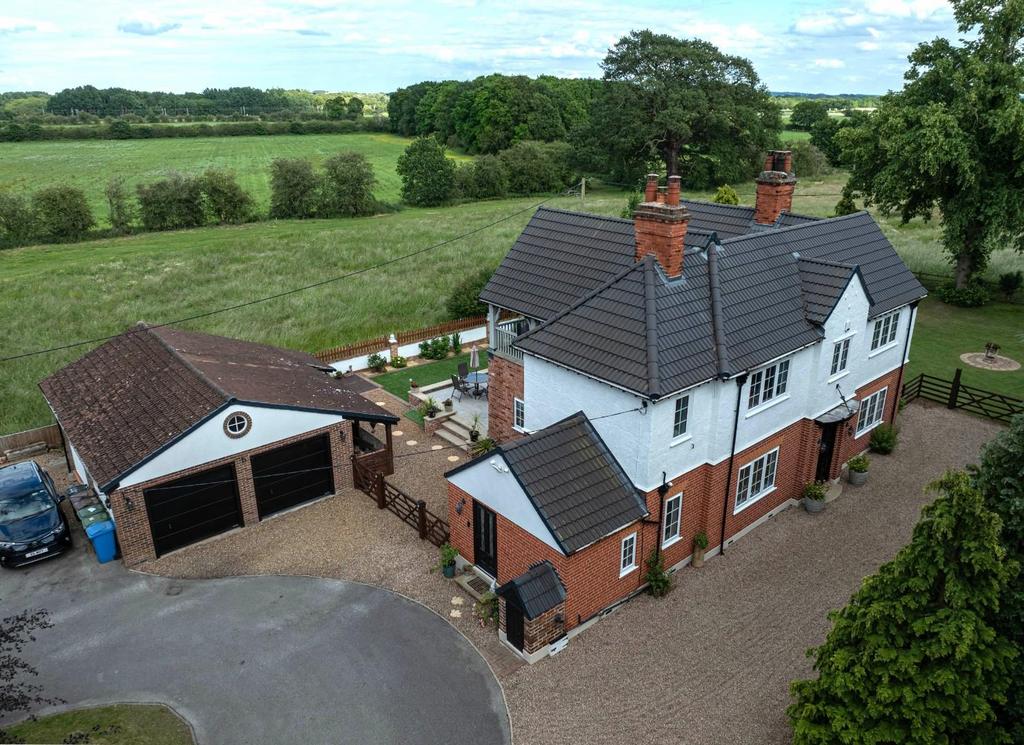 Detached house exterior, garage