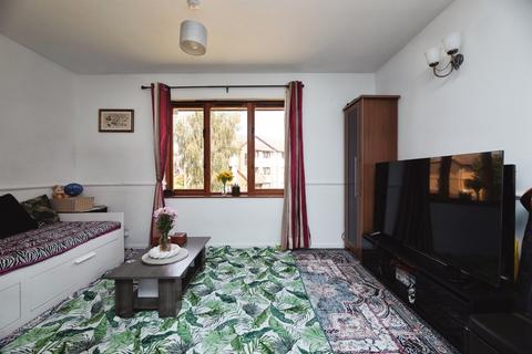 1 bedroom flat for sale, Waterside Close, Barking