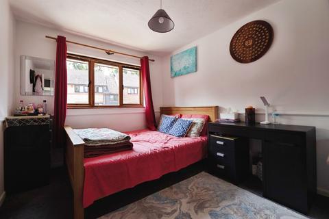 1 bedroom flat for sale, Waterside Close, Barking