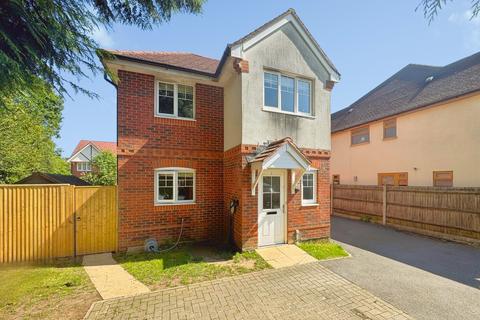 3 bedroom detached house to rent, Wokingham RG40