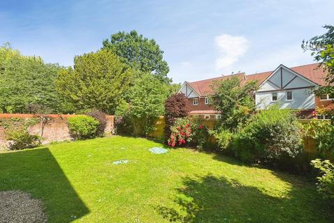 3 bedroom detached house to rent, Wokingham RG40
