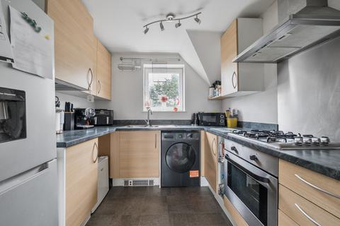2 bedroom flat for sale, Tudor Crescent, Hampshire PO6