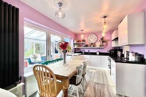 3 bedroom semi-detached house for sale, Ledbury Crescent, Stoke-On-Trent ST1