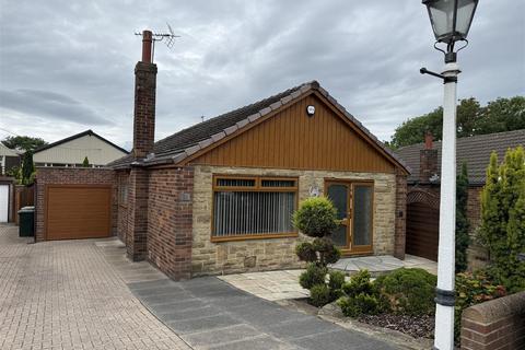 3 bedroom detached bungalow for sale, Manor Park, Mirfield WF14