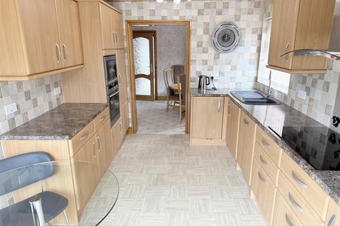 3 bedroom detached bungalow for sale, Manor Park, Mirfield WF14