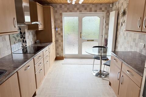 3 bedroom detached bungalow for sale, Manor Park, Mirfield WF14