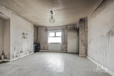 3 bedroom terraced house for sale, Islwyn Road, Mayhill, Swansea