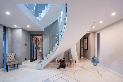 6 bedroom detached house for sale, Manor House Drive, London