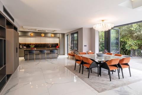 6 bedroom detached house for sale, Manor House Drive, London