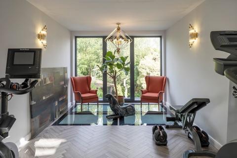 6 bedroom detached house for sale, Manor House Drive, London