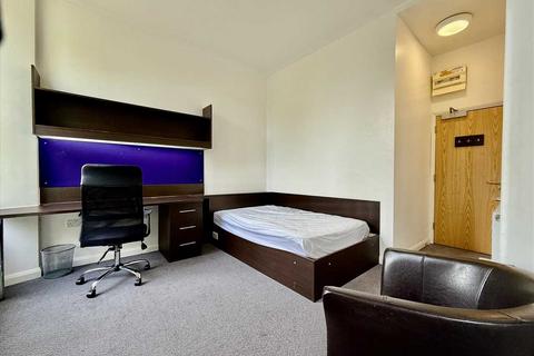 Studio to rent, Studio 13, The Square