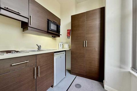 Studio to rent, Studio 13, The Square