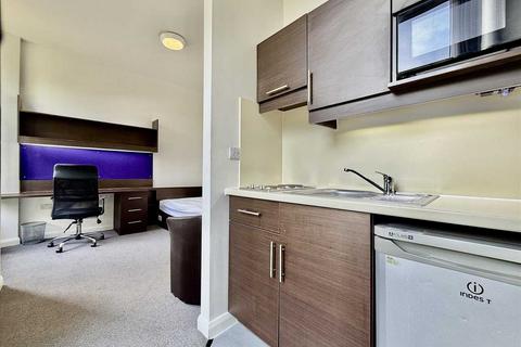 Studio to rent, Studio 13, The Square
