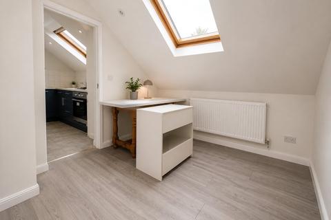 1 bedroom apartment to rent, Whitehorse Lane, London, SE25