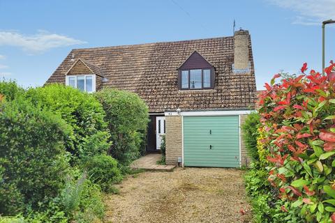 3 bedroom semi-detached house for sale, Swinbrook Road, Carterton